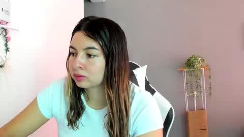Lara online show from May 25, 2026, 4:24 pm