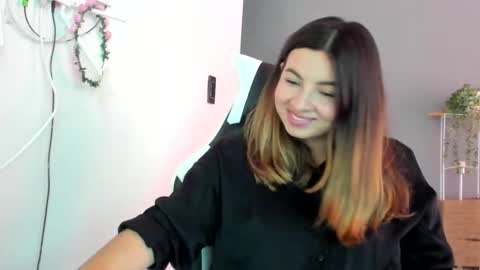 Lara online show from May 26, 2026, 8:16 pm
