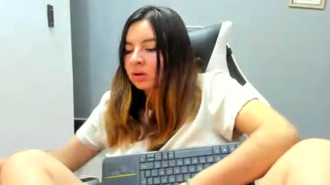 Lara online show from July 5, 2026, 4:19 am