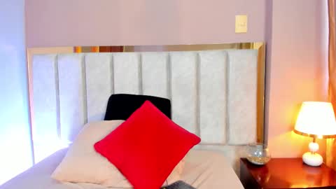  Lara Gold  online show from October 31, 2025, 7:37 pm