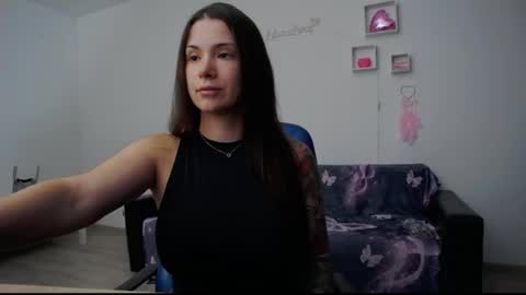 Snapshot of laragrey_minx chatting on July 17, 2026, 8:21 am Laraminx30 online show from July 17, 2026, 8:21 am