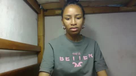 Snapshot of larah98 chatting on February 17, 2026, 6:36 pm larah98 online show from February 17, 2026, 6:36 pm