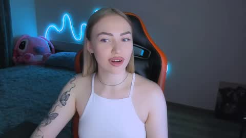 LaraKrein lk online show from April 4, 2026, 5:43 pm