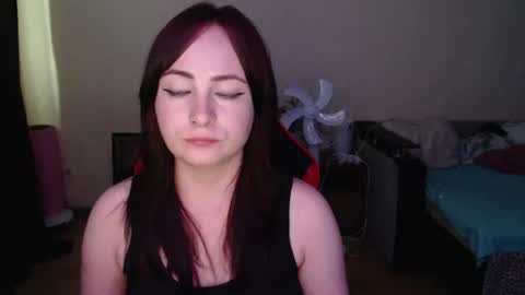 Laralianna online show from July 6, 2026, 1:52 pm