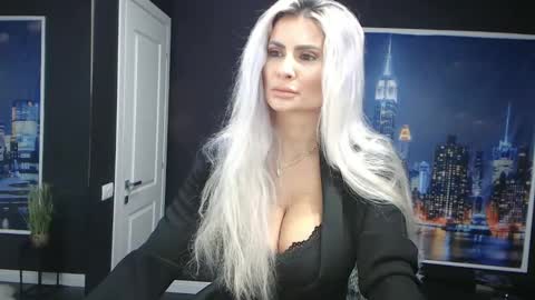 laras_moans online show from December 5, 2024, 9:50 am