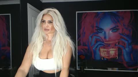 laras_moans online show from September 12, 2025, 10:37 am