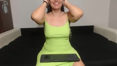 larataylorrr online show from May 12, 2026, 5:48 am