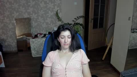Larisa online show from October 11, 2025, 8:07 pm