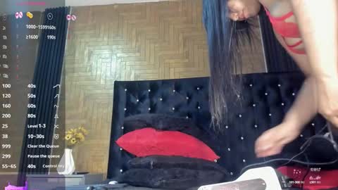 Snapshot of larossx chatting on October 11, 2025, 8:07 pm online show from October 11, 2025, 8:07 pm