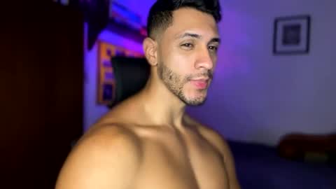 Snapshot of larry_jones chatting on December 21, 2024, 2:19 am andrew online show from December 21, 2024, 2:19 am