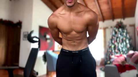 Snapshot of larry_jones chatting on December 23, 2024, 5:32 pm andrew online show from December 23, 2024, 5:32 pm