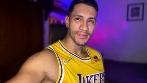 Snapshot of larry_jones chatting on December 26, 2024, 2:05 pm andrew online show from December 26, 2024, 2:05 pm