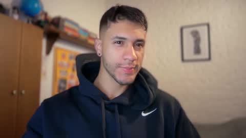 Snapshot of larry_jones chatting on October 12, 2025, 1:21 pm andrew online show from October 12, 2025, 1:21 pm