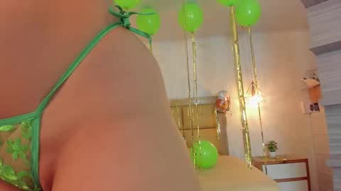 Snapshot of larsonmia chatting on March 17, 2026, 12:41 pm MIA online show from March 17, 2026, 12:41 pm