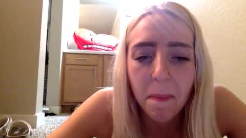 Snapshot of latenightkash chatting on February 24, 2026, 8:45 am Roxy blue online show from February 24, 2026, 8:45 am