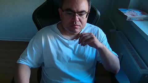 latexboy893 online show from June 1, 2026, 12:51 pm