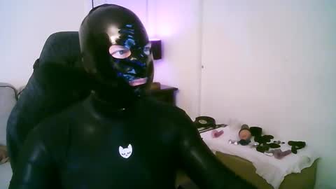 Snapshot of latexminheadroom chatting on February 21, 2026, 2:45 am latexminheadroom online show from February 21, 2026, 2:45 am