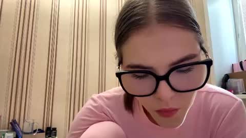 Mia online show from June 28, 2026, 2:34 pm