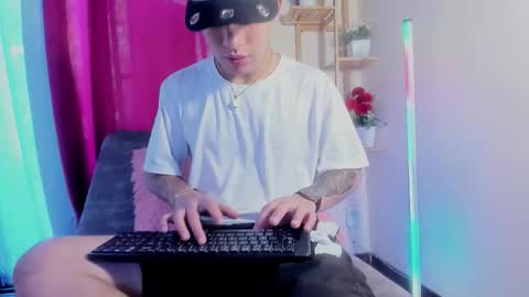 Snapshot of latiin_boy21 chatting on November 8, 2025, 5:34 pm latiin_boy21 online show from November 8, 2025, 5:34 pm