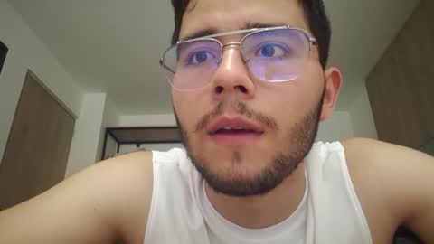 Snapshot of latin_edge chatting on March 12, 2025, 12:04 pm Latin edge online show from March 12, 2025, 12:04 pm