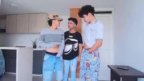 latin_naughty_boys online show from September 26, 2025, 4:11 pm