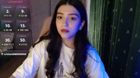 miiiiiiaaaa online show from May 5, 2026, 11:51 am