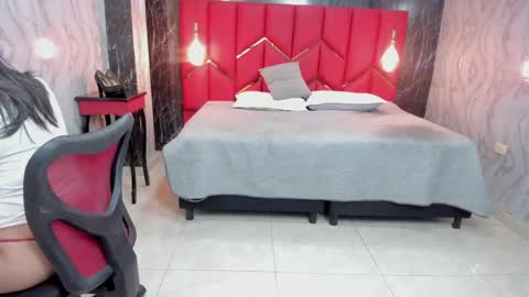 EMMA   online show from April 9, 2026, 3:06 pm