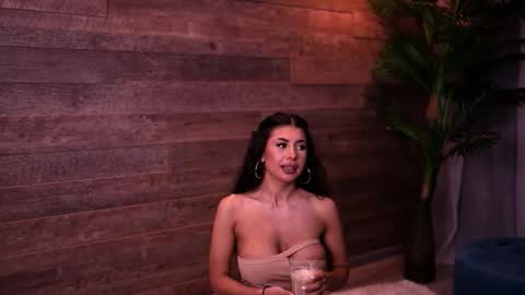 Latina online show from October 9, 2025, 5:22 pm