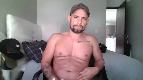 Snapshot of latinhotcouple33 chatting on January 13, 2026, 7:52 pm wolves online show from January 13, 2026, 7:52 pm