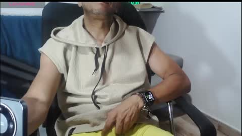 Snapshot of latinmartin254 chatting on May 5, 2026, 1:35 am latinmartin254 online show from May 5, 2026, 1:35 am