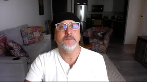 QS - INDEPENDENT MODEL online show from February 16, 2025, 8:11 pm