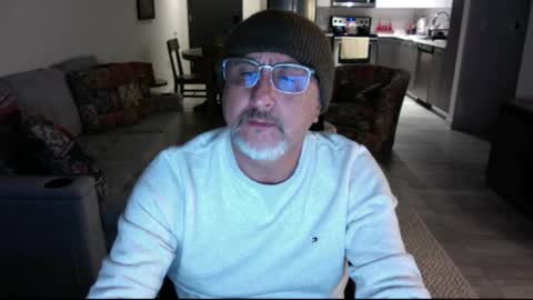 QS - INDEPENDENT MODEL online show from February 17, 2025, 5:14 am