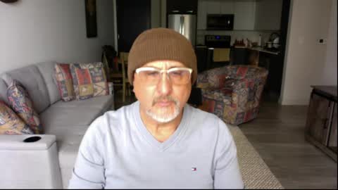 QS - INDEPENDENT MODEL online show from March 4, 2025, 5:13 pm