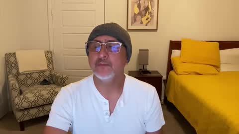 QS - INDEPENDENT MODEL online show from November 7, 2025, 5:18 am