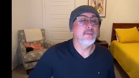 QS - INDEPENDENT MODEL online show from November 22, 2025, 5:17 am