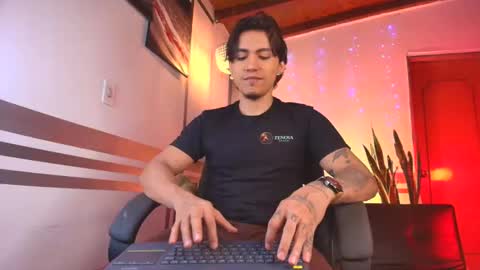 latino_boysmiles online show from January 19, 2026, 1:53 am