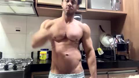 latino_rodri online show from June 25, 2026, 9:03 am