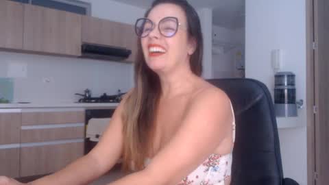 Snapshot of latinpaprika chatting on August 8, 2026, 11:34 am latinpaprika online show from August 8, 2026, 11:34 am