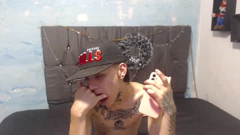 Snapshot of latins_boys_20 chatting on January 29, 2025, 10:16 am NICK online show from January 29, 2025, 10:16 am