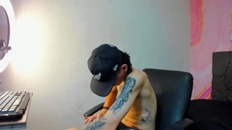 Snapshot of latins_boys_20 chatting on October 8, 2025, 10:18 pm NICK online show from October 8, 2025, 10:18 pm