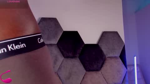 LEANDRO online show from February 12, 2026, 4:07 am