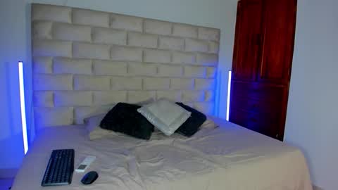 LEANDRO online show from March 16, 2026, 3:56 am