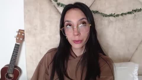 Laura online show from May 15, 2026, 3:46 am