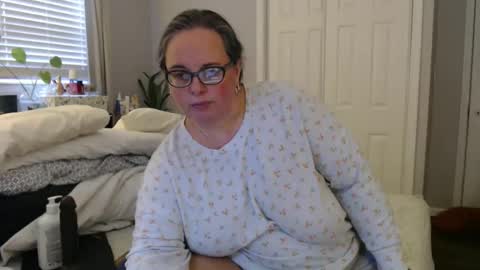 LauLauMa online show from November 11, 2025, 8:20 pm