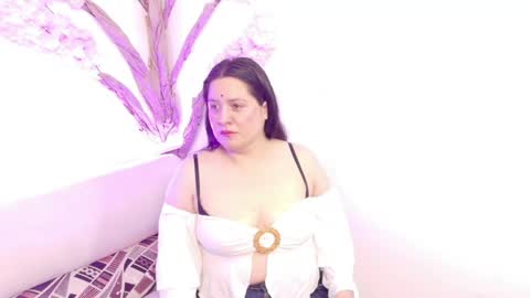 Snapshot of laura__castillo_ chatting on May 16, 2026, 12:48 pm online show from May 16, 2026, 12:48 pm