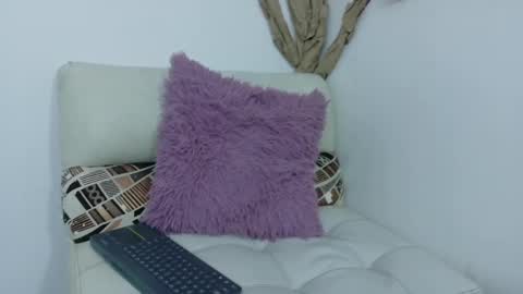 Snapshot of laura__castillo_ chatting on June 6, 2026, 12:21 pm online show from June 6, 2026, 12:21 pm