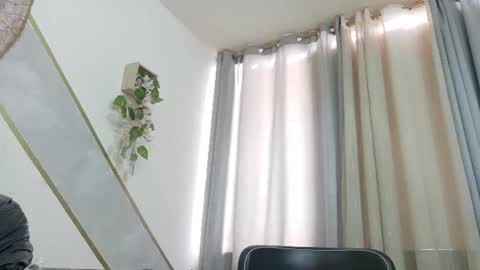 Snapshot of laura__castillo_ chatting on July 23, 2026, 12:58 pm online show from July 23, 2026, 12:58 pm