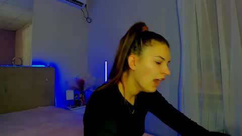 Laura online show from November 17, 2025, 6:08 am