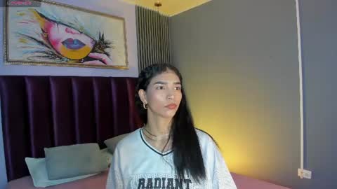 Snapshot of laura_aristizabal_19 chatting on July 23, 2026, 12:03 pm Laura online show from July 23, 2026, 12:03 pm