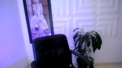 LAURA online show from November 8, 2025, 2:06 pm